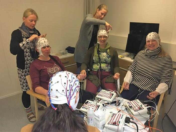 NeurOne�X늳�����ϵ�y