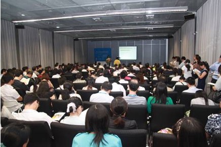 CPhI ������ˎԭ���Ї�չ�A�M��Ļ